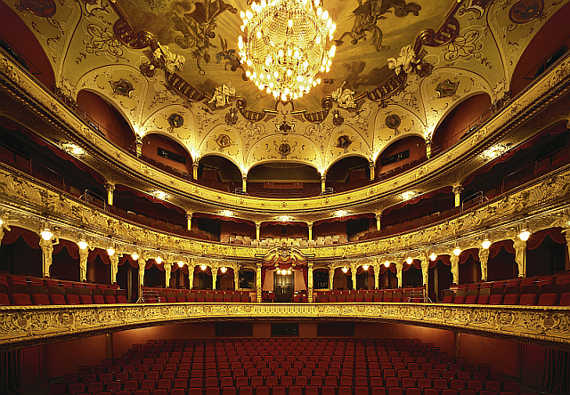 Staatstheater Wiesbaden: Englische Übertitel in allen Opernproduktionen