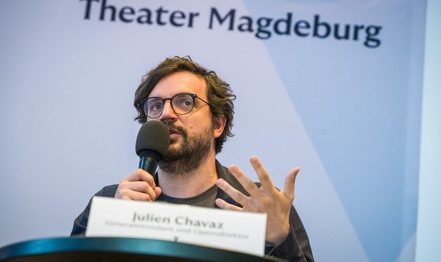 Generalintendant Julian Chavaz