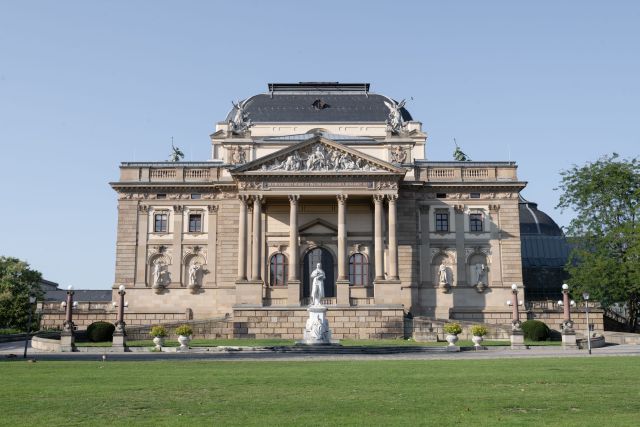 Queere Landoperette »Alles Liebe!« ab 6. Dezember am Staatstheater Wiesbaden