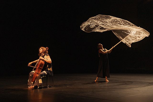 Anastasia Kobekina & Sasha Waltz gestalteten einen Abend aus Tanz und Cello-Spiel