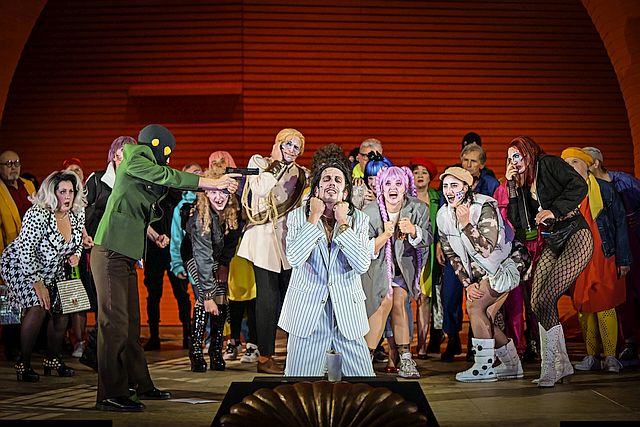 Plakative »Dreigroschenoper« am Staatstheater Mainz