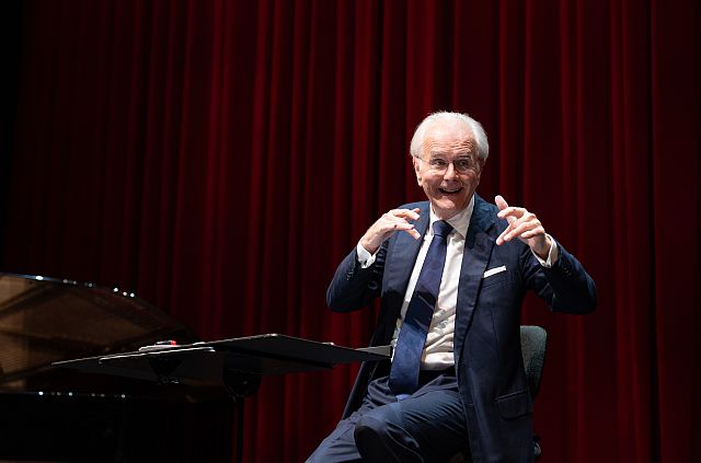 Harald Schmidts »Spielplananalyse 25/26« am Schauspiel Stuttgart