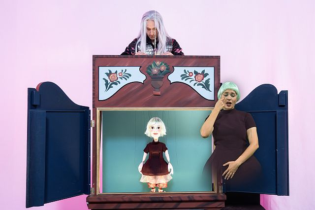 Augsburger »Der Sandmann« setzt auf DGS, Audiodeskription & Untertitel