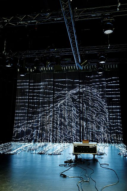 Neu entwickelter LED-Vorhang für »Die Zauberflöte« am MiR