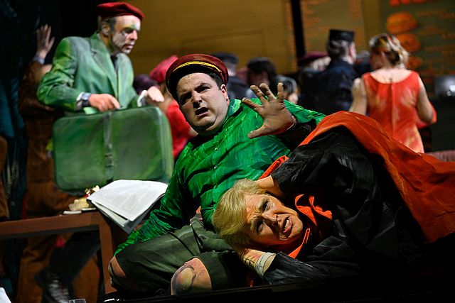 Populisten-Oper »Die Vögel« groß in Szene gesetzt am Staatstheater Wiesbaden