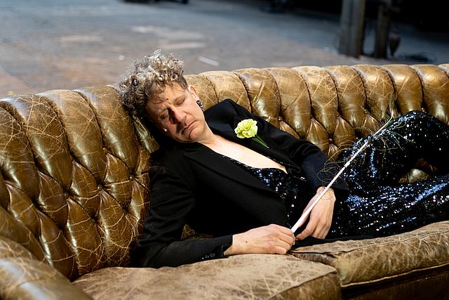 Theater Willy Praml zeigt ab 17. April »Oscar Wilde. BUNBURY«
