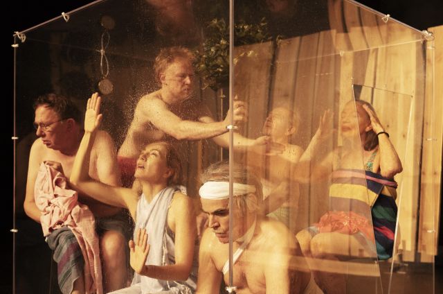 Gastspiel »Tanzende Idioten« am Schauspiel Frankfurt