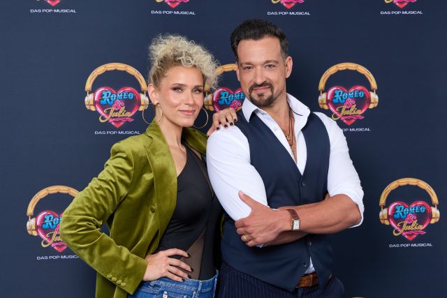 Sabrina Weckerlin und Maximilian Mann im Stuttgarter Musical »& JULIA!«
